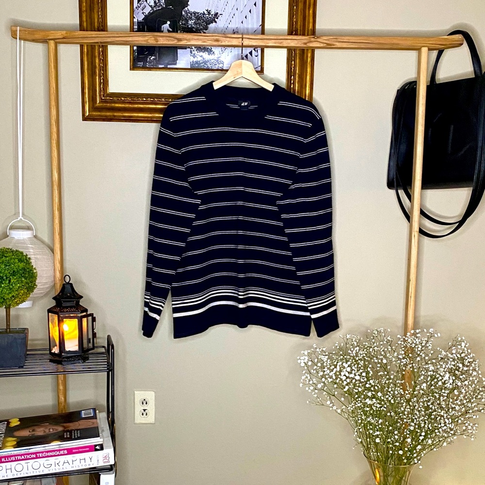 Black/White H&M Sweater